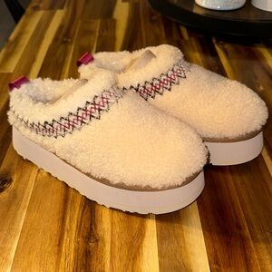 BRAND NEW UGG Tazz Braid Slippers
